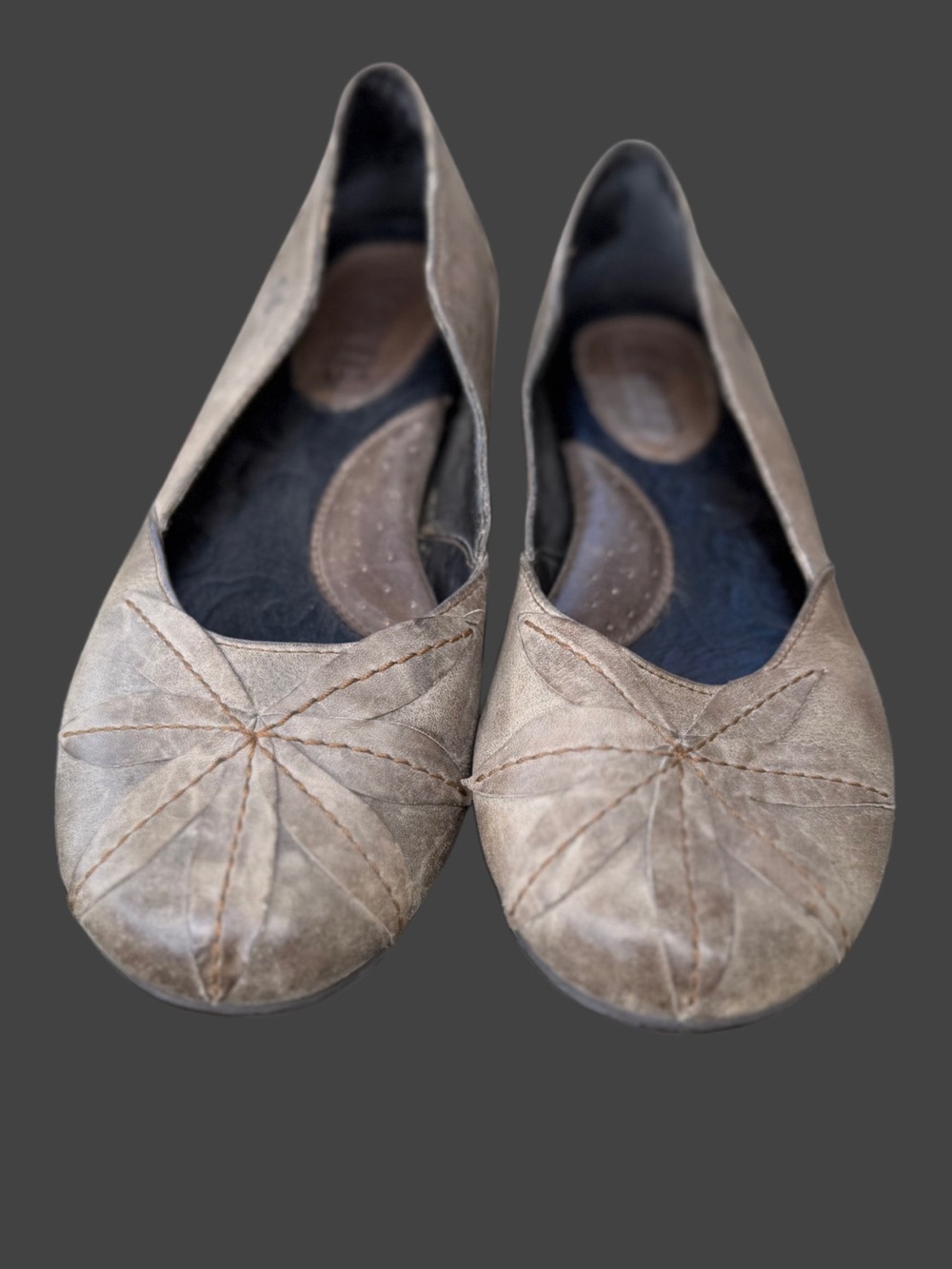 Women’s Born Ballet Flat Loafer Shoe Flower Embroidered Grey Green Sz 7 Boho